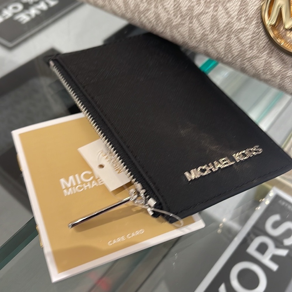 MICHAEL KORS
Jet Set Travel Medium Top Zip Leather Card Case Wallet 
Black 
NWT - Picture 13 of 16